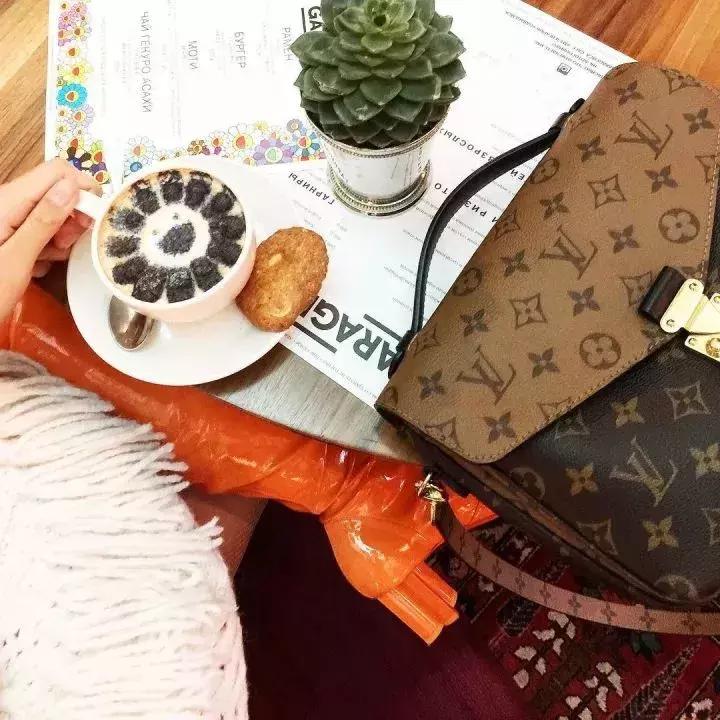 ysl和lv邮差包哪个更好,chanel和ysl包哪个好