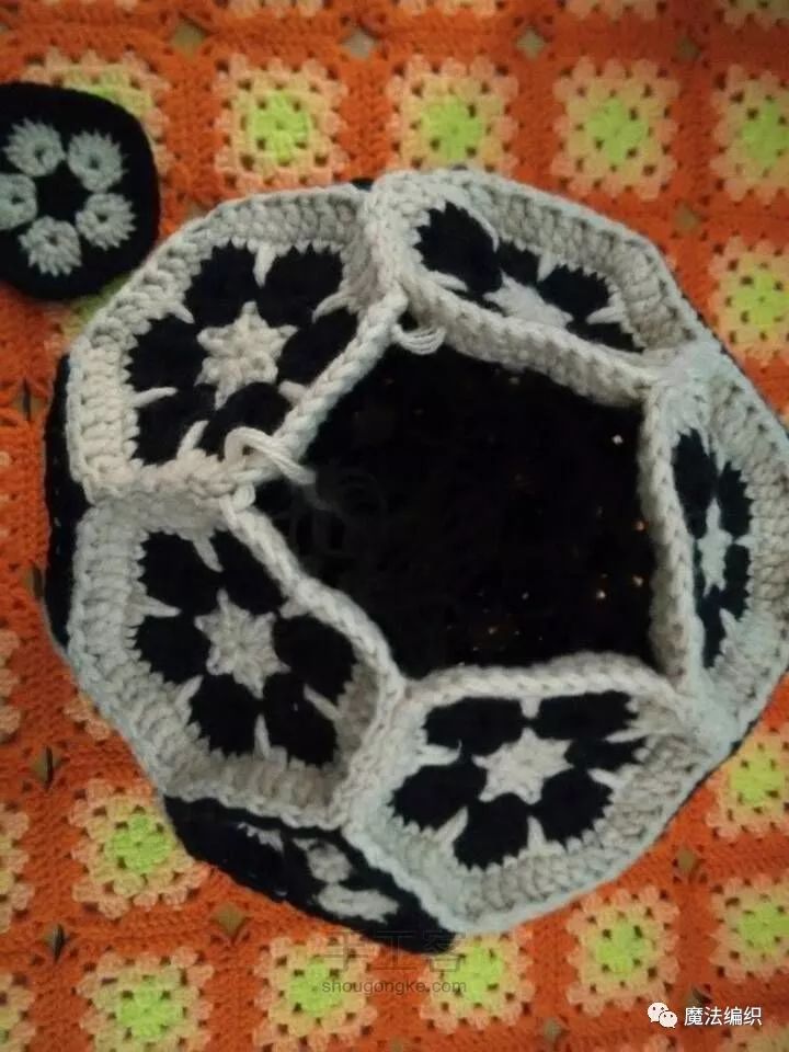 毛线编织足球的教程,宝宝足球鞋编织教程