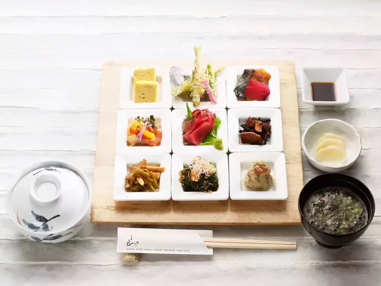 食之精致，碟碗众多，日本人吃饭为何如此“讲究”？