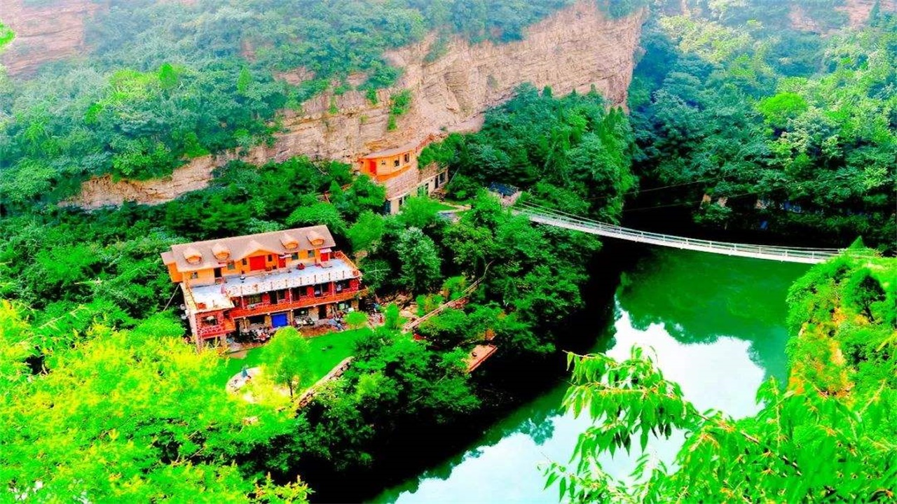 山西大山脚下发现一个无人村,深山发现一个村子与世界隔绝