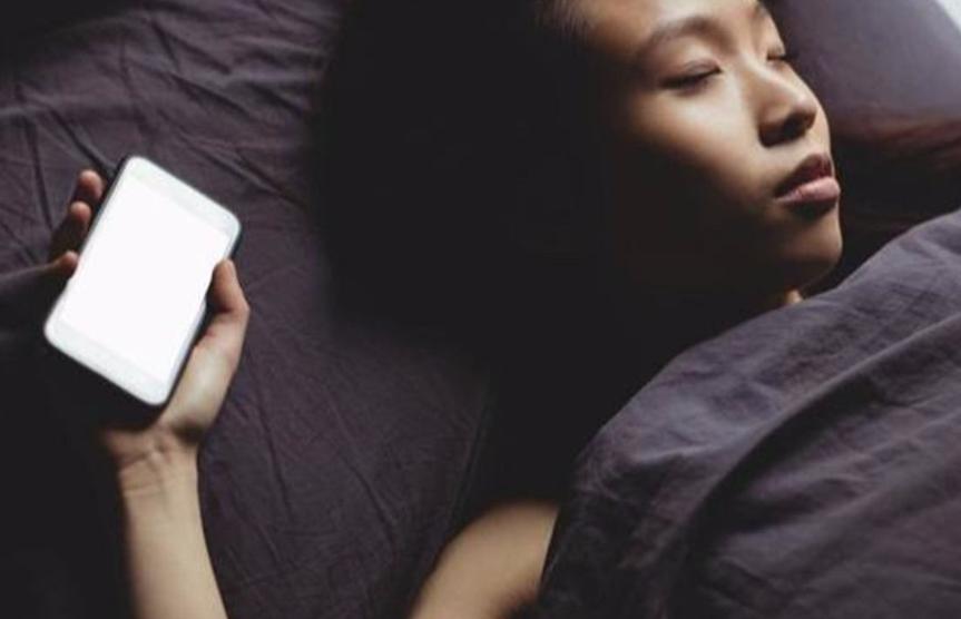 法令纹真的难看吗？奥黛丽赫本的法令纹这么迷人！你也可以做到