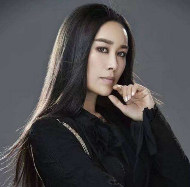 一个被“足球坏小子”征服的女人，未婚生子，后来怎么样了？