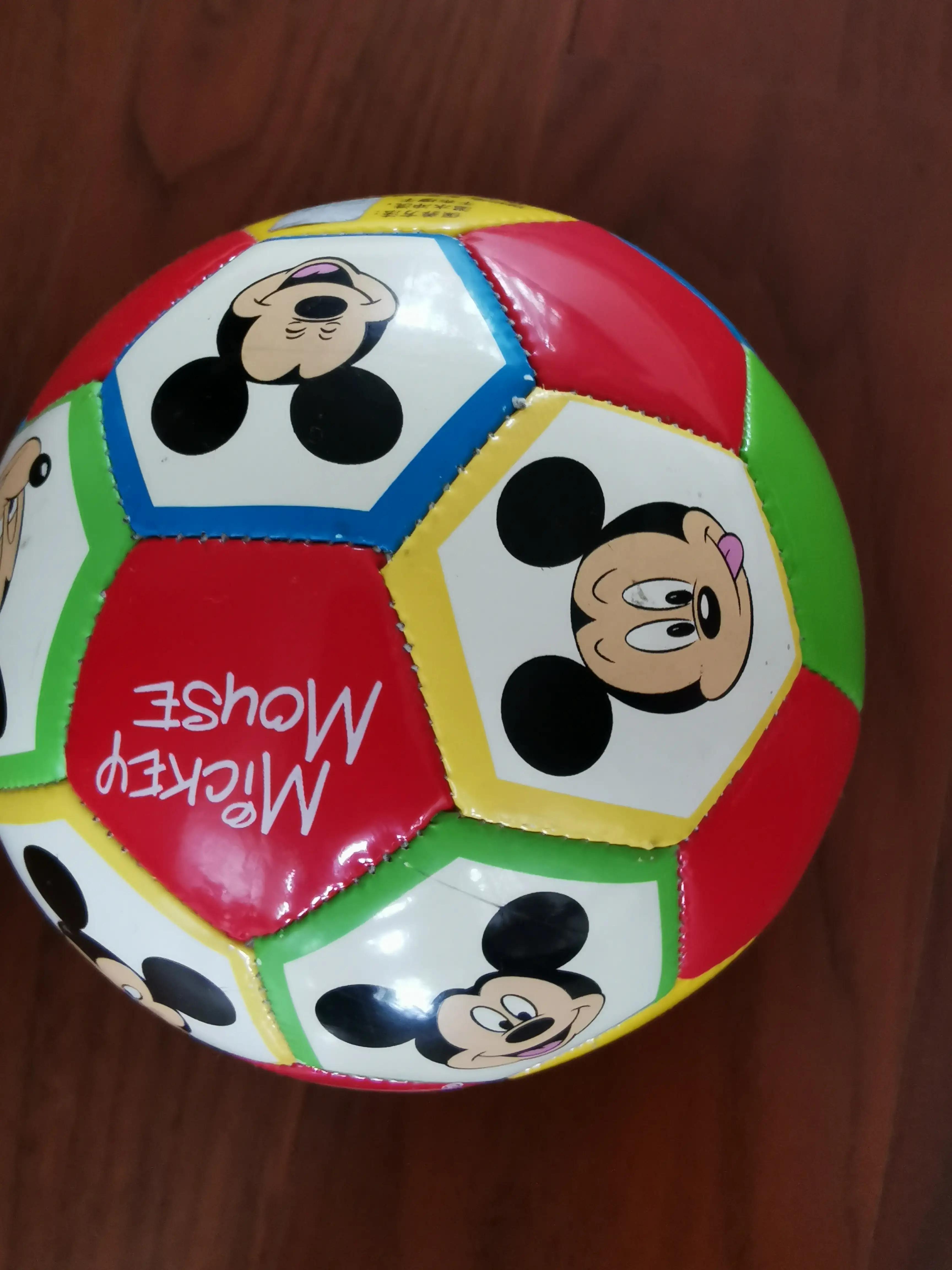 幼儿园老师拍球带孩子走,幼儿园里老师让我们拍球