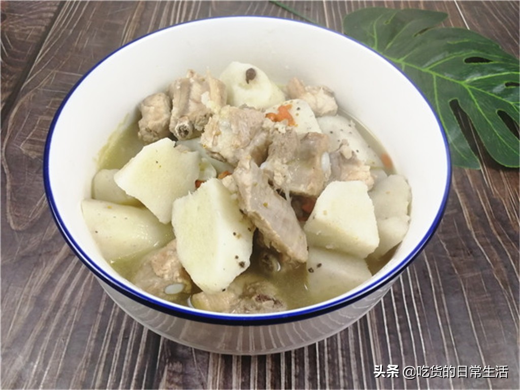 排骨一焯水发绿咋回事,排骨一煮就飘起来