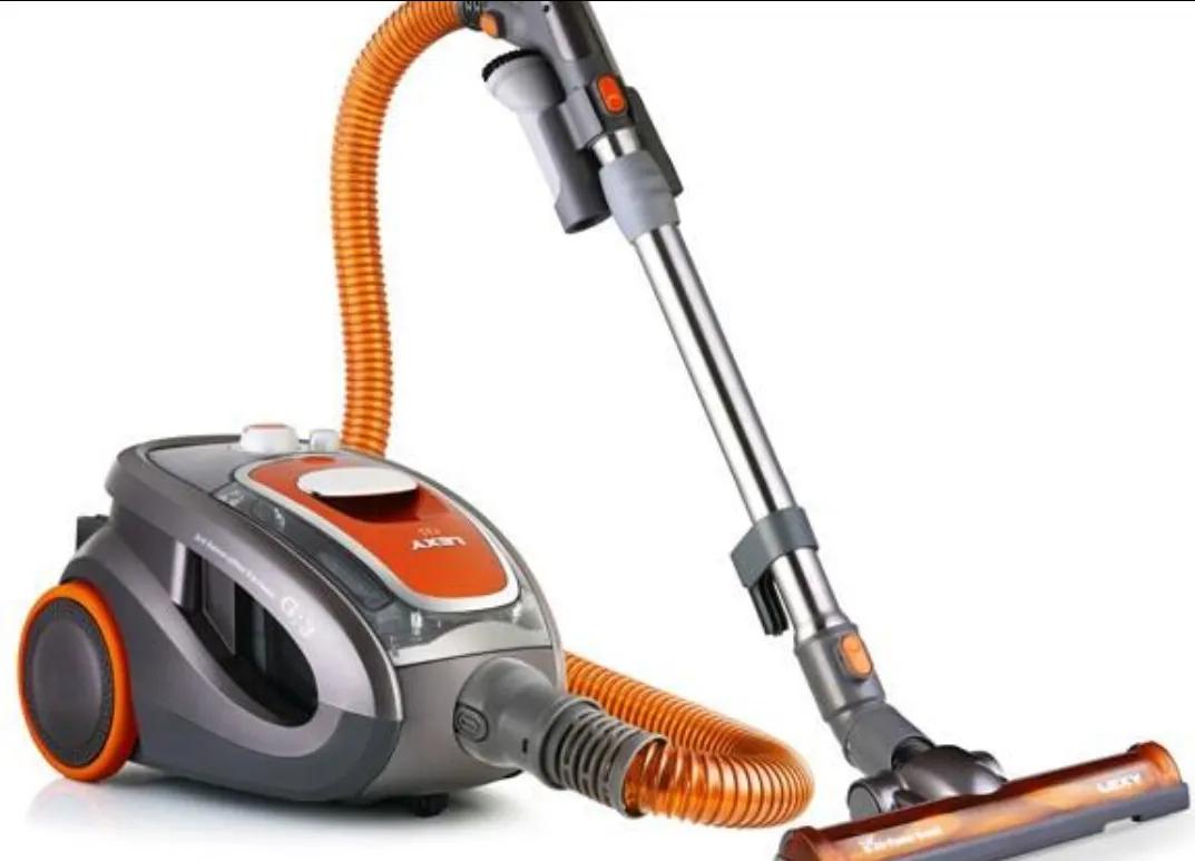 猫咪身上一块一块的掉毛是啥原因,猫咪皮肤结痂掉毛擦什么药比较好