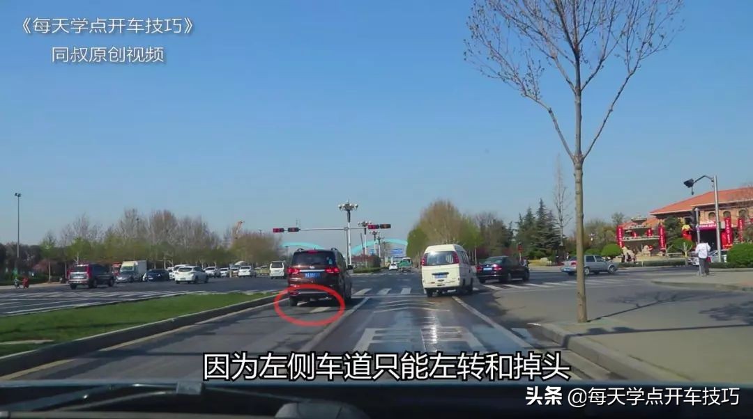 左侧第二条左转道直行扣分吗,左转道路左边没有路直行怎么罚