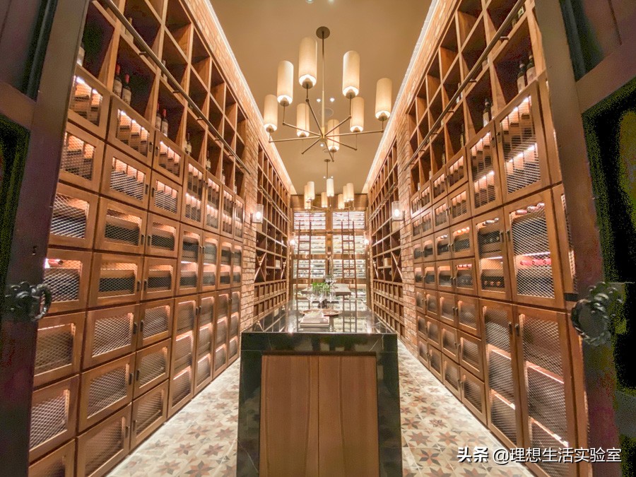 住在广州瑰丽酒店看外面风景,广州瑰丽酒店看到整个广州夜景