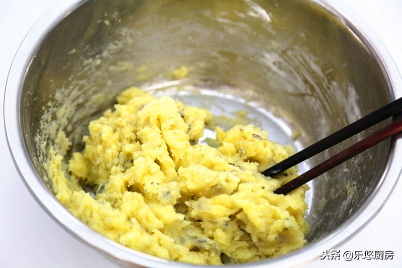 油炸酥脆土豆,土豆这样做怪不得孩子还想吃