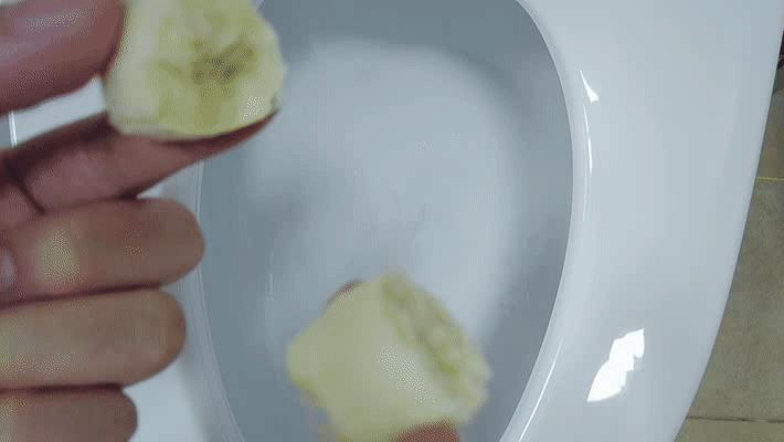 坐着小便溅到马桶边缘怎么回事,蹲马桶小便溅尿怎么办