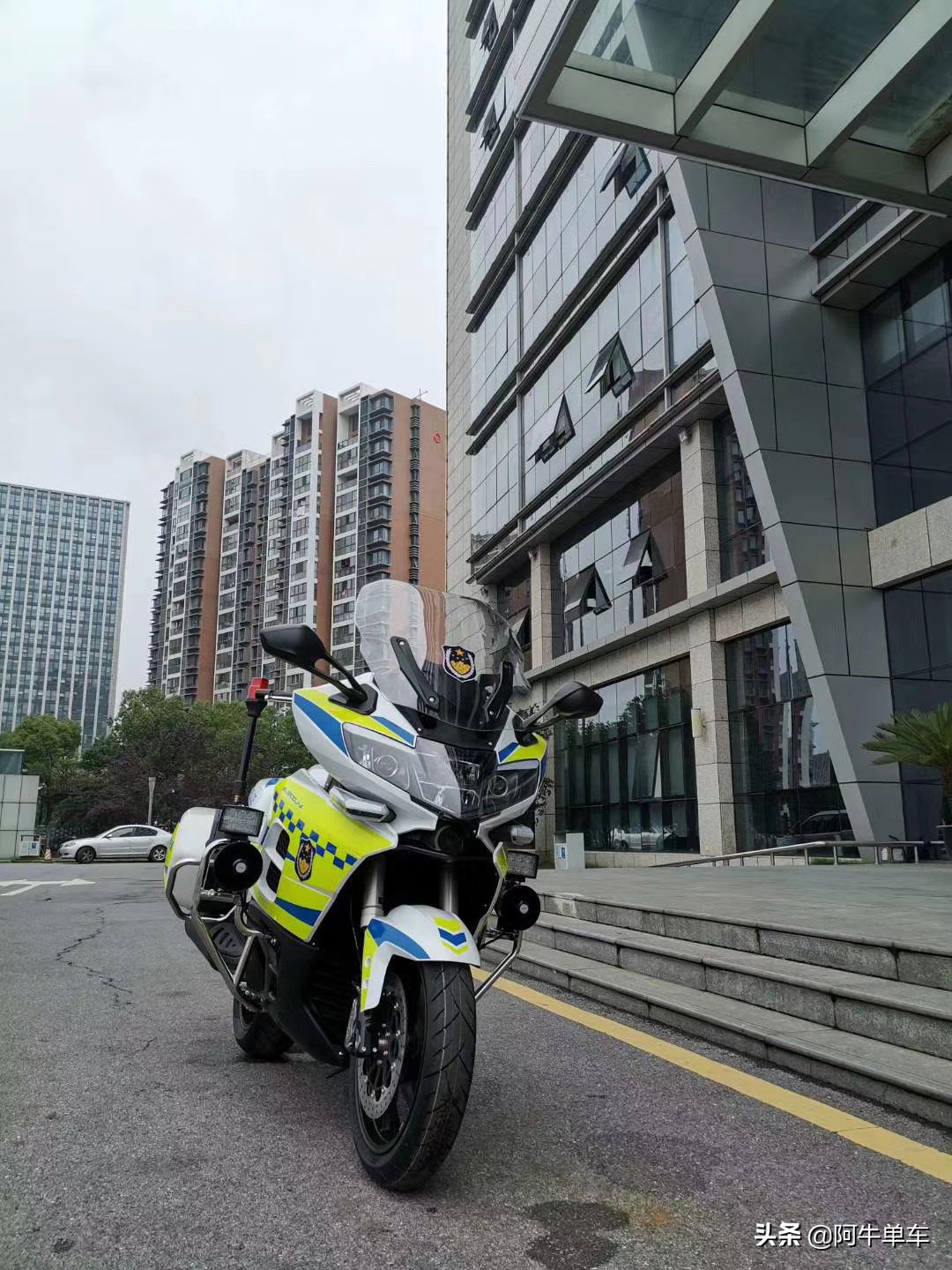 贝纳利1200巡航版vs国宾1250,春风1250trg贝纳利1200哪个更好