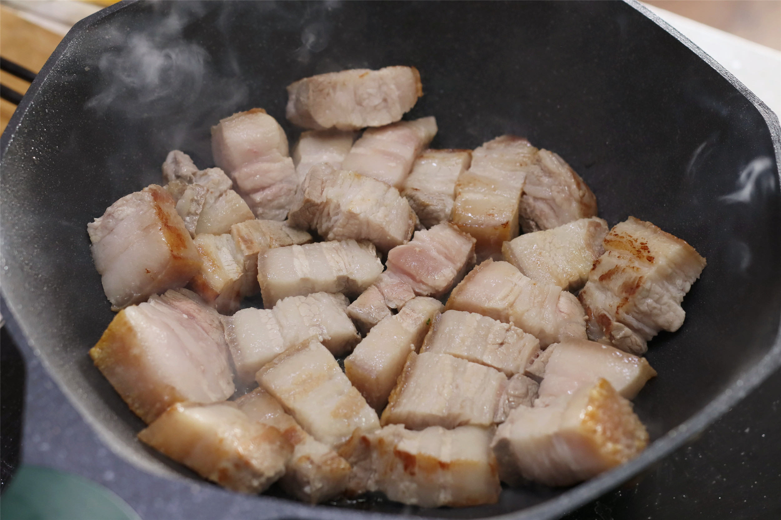 肥而不腻入口即化的红烧肉,做红烧肉记住3个关键步骤