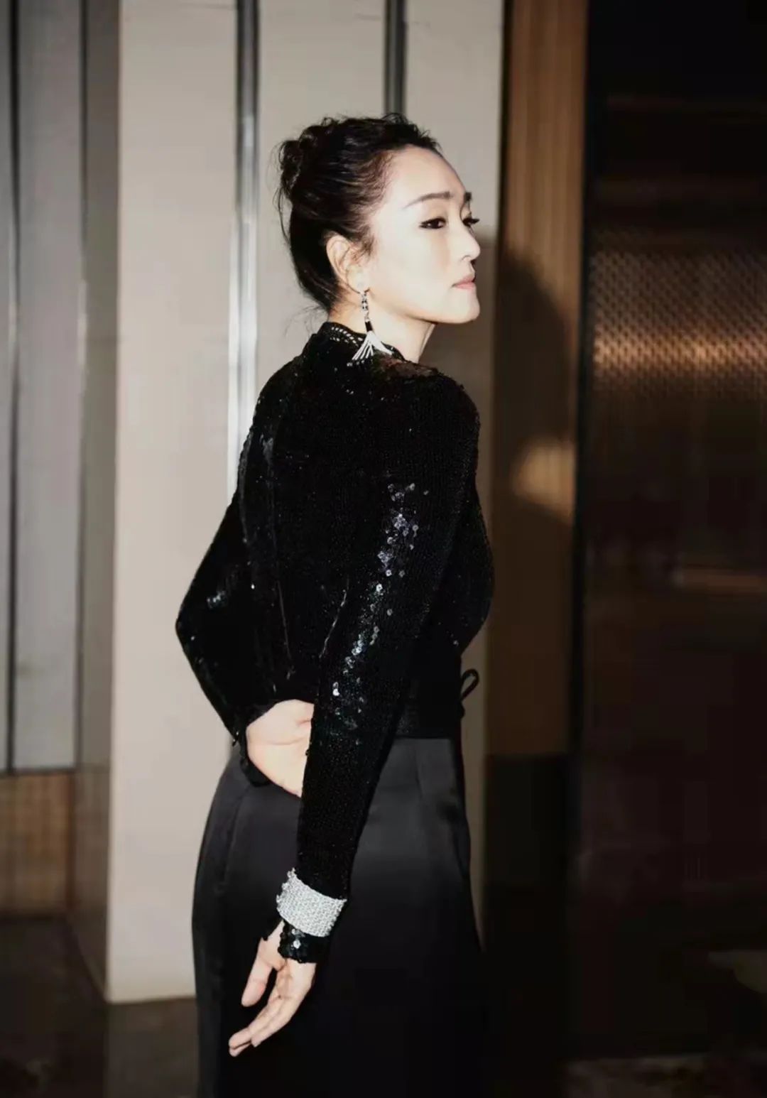 陈坤和巩俐走红毯颁奖,巩俐戛纳红毯惊艳全球