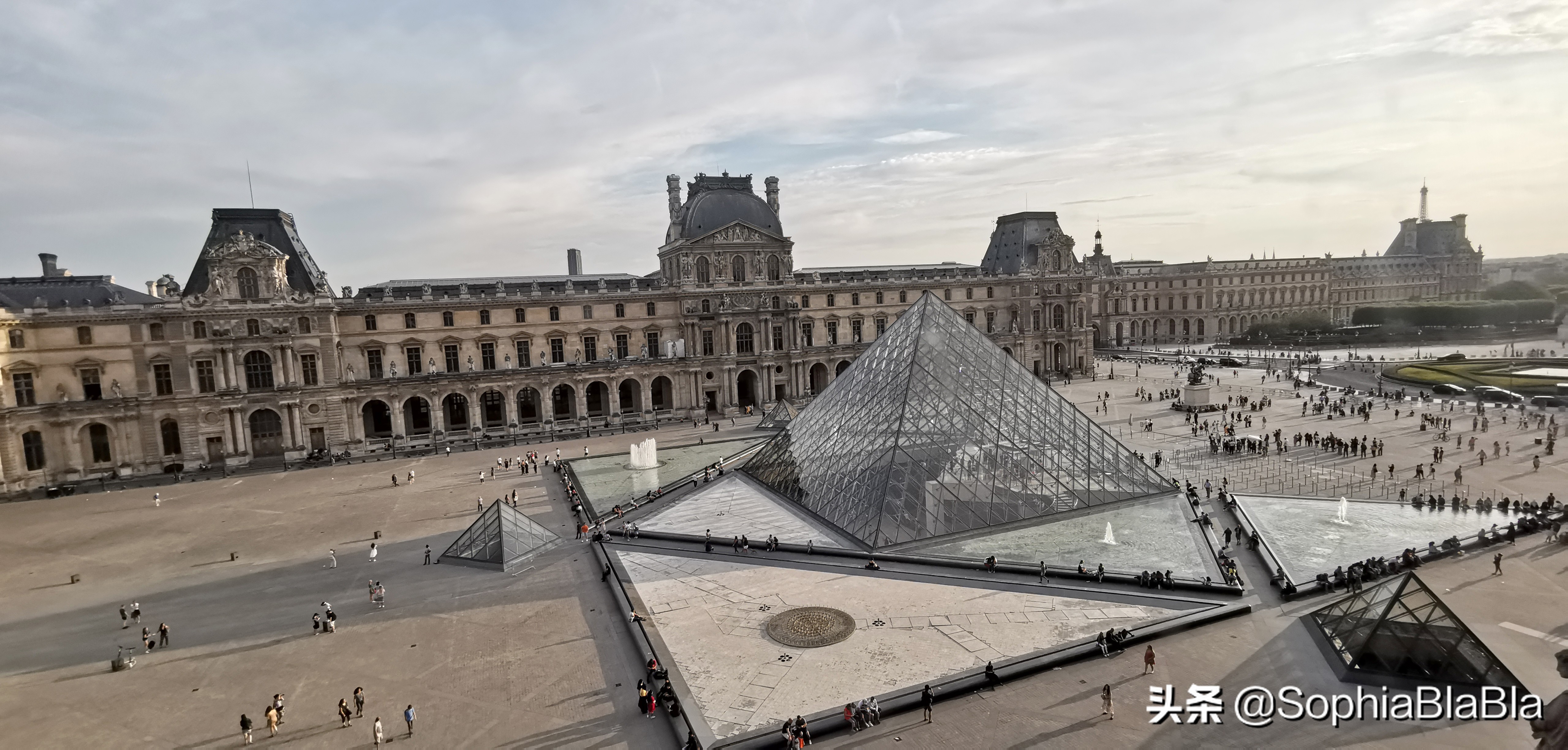 毕加索画的一个女人,毕加索的画坐在窗边的女人