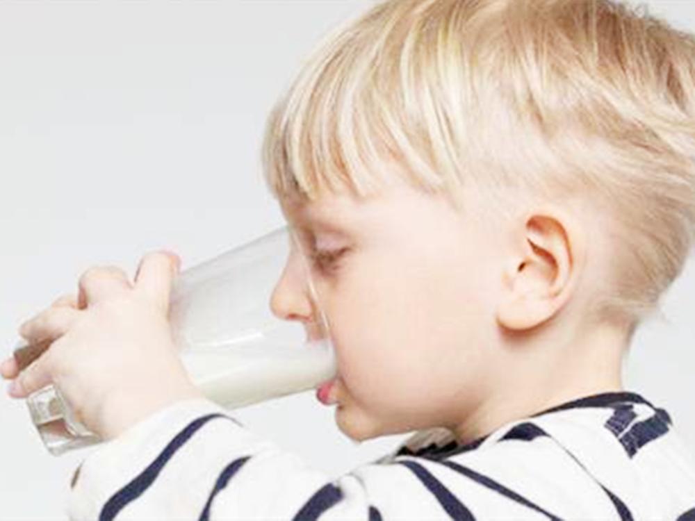 1岁多的宝宝喝多少奶粉合适,宝宝1岁多喝多少奶粉合适