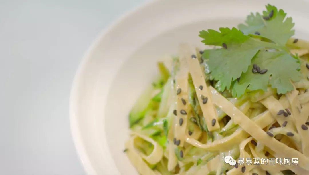 这家水饺店出了一瓶万年稀罕的天然自涌泉,到店免费喝,牛掰啊