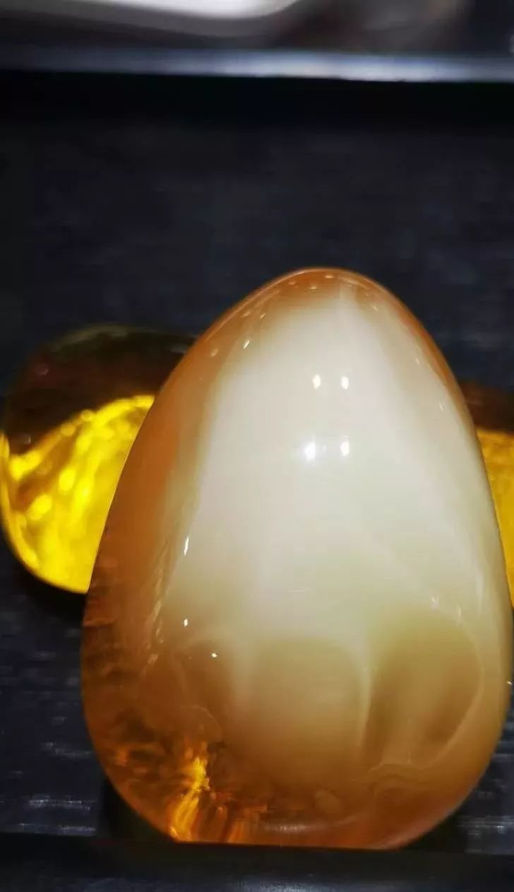 蜜蜡的品质瓷白牙白,蜜蜡什么样品质的是最好的