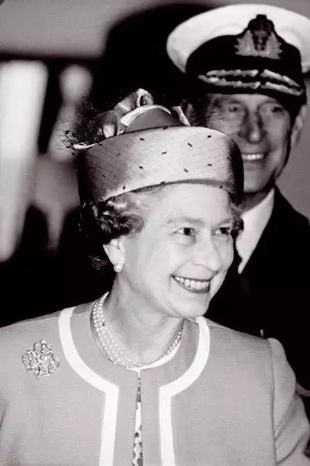 从全世界最会戴帽子的女人身上,学习一点「帽子戏法」