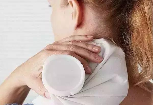 颈纹怎么运动消除简单方法,如何消除颈纹最有效的运动方法