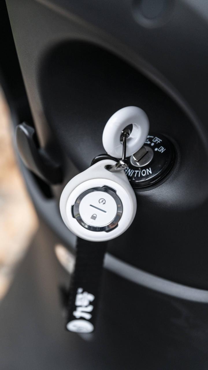 大灯炫酷有型,九号e100大灯效果