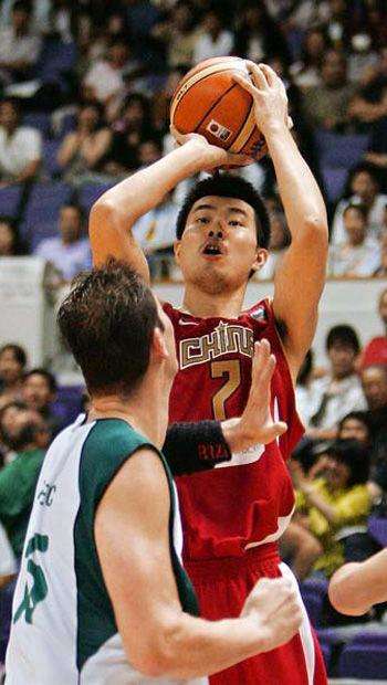 王仕鹏揭秘国家队背后的故事,王仕鹏质疑足球吐槽篮球