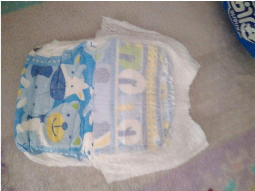 给宝宝选纸尿裤,如何判断纸尿裤尺码不适合