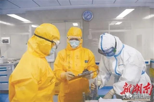 疫线风采疫情中的最美坚守 (绽放战疫青春疫情防控)