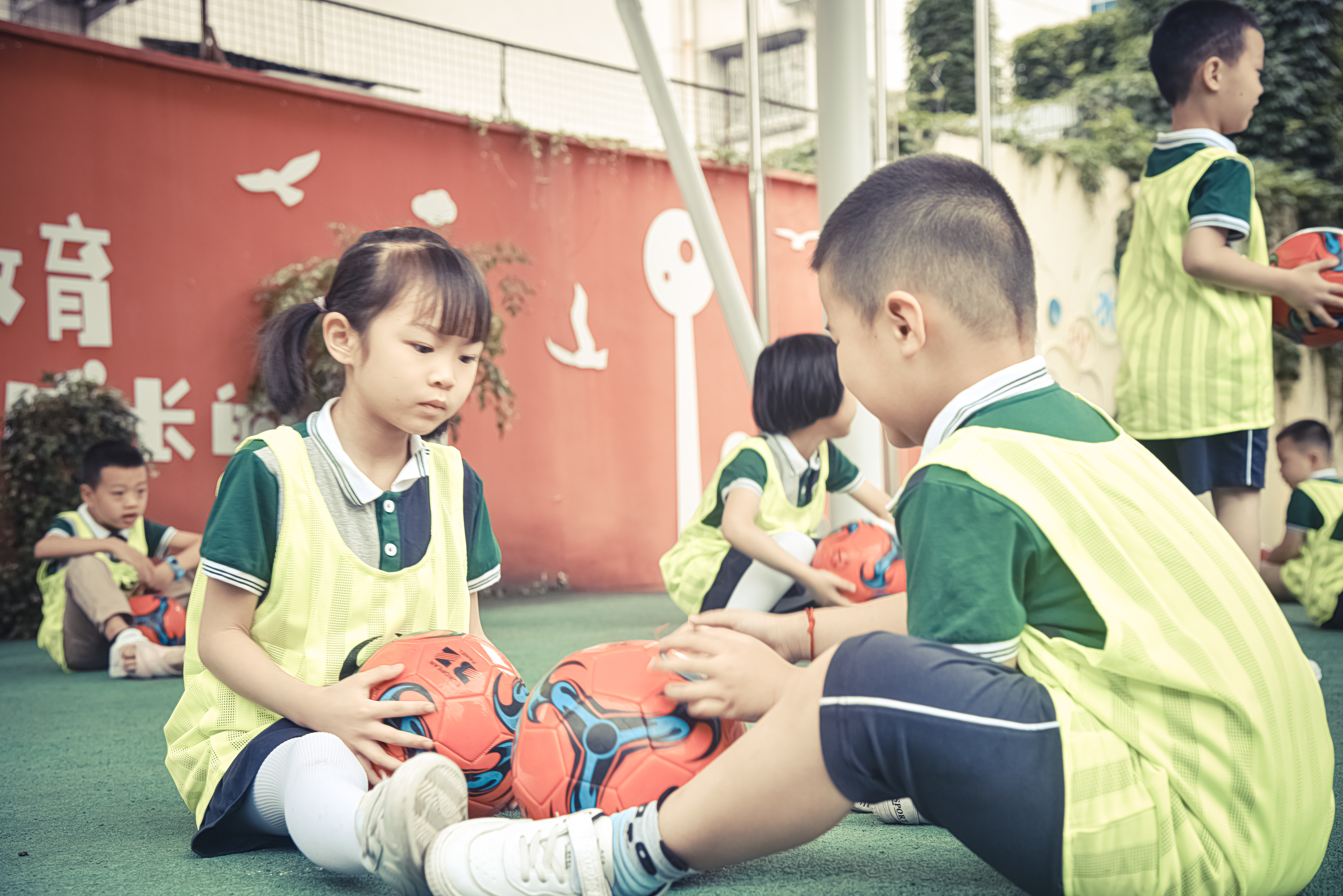 幼儿园开展足球嘉年华活动报道,幼儿园足球文化进校园启动仪式