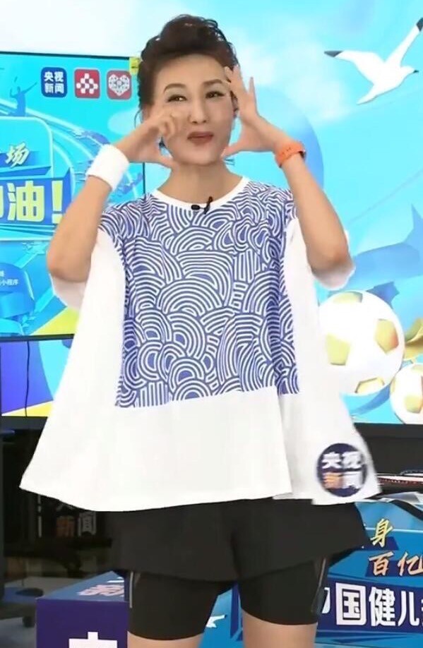 李梓萌惊艳全部照片,李梓萌播报蓝天野翻车镜头