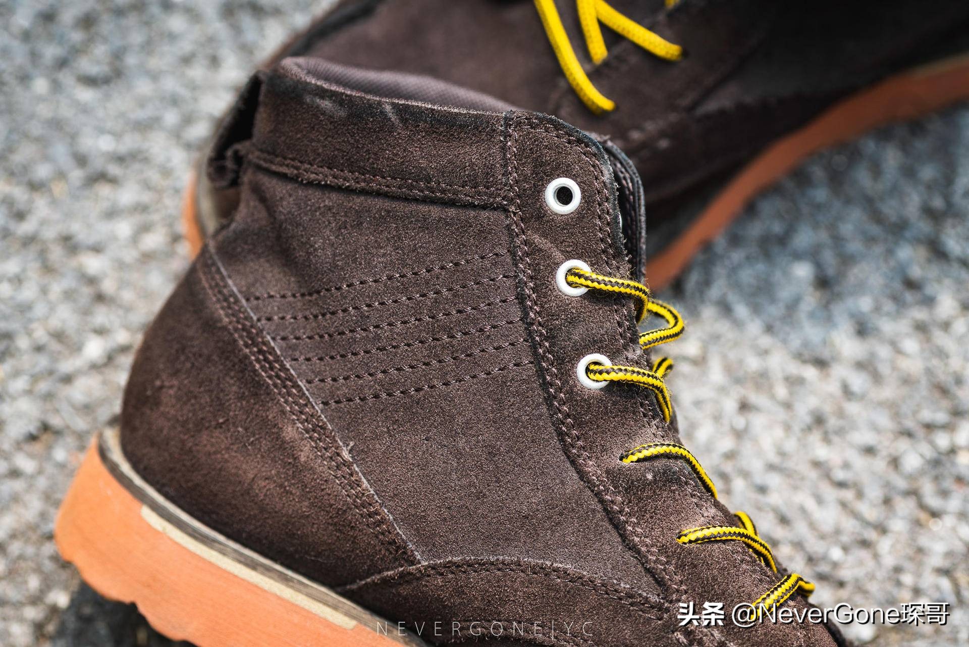 一双nike跑步鞋300,耐克复古经典低帮运动鞋