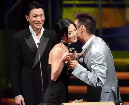 *照门艳**十年群像：阿娇大婚，张柏芝生三胎，陈冠希在等一个道歉