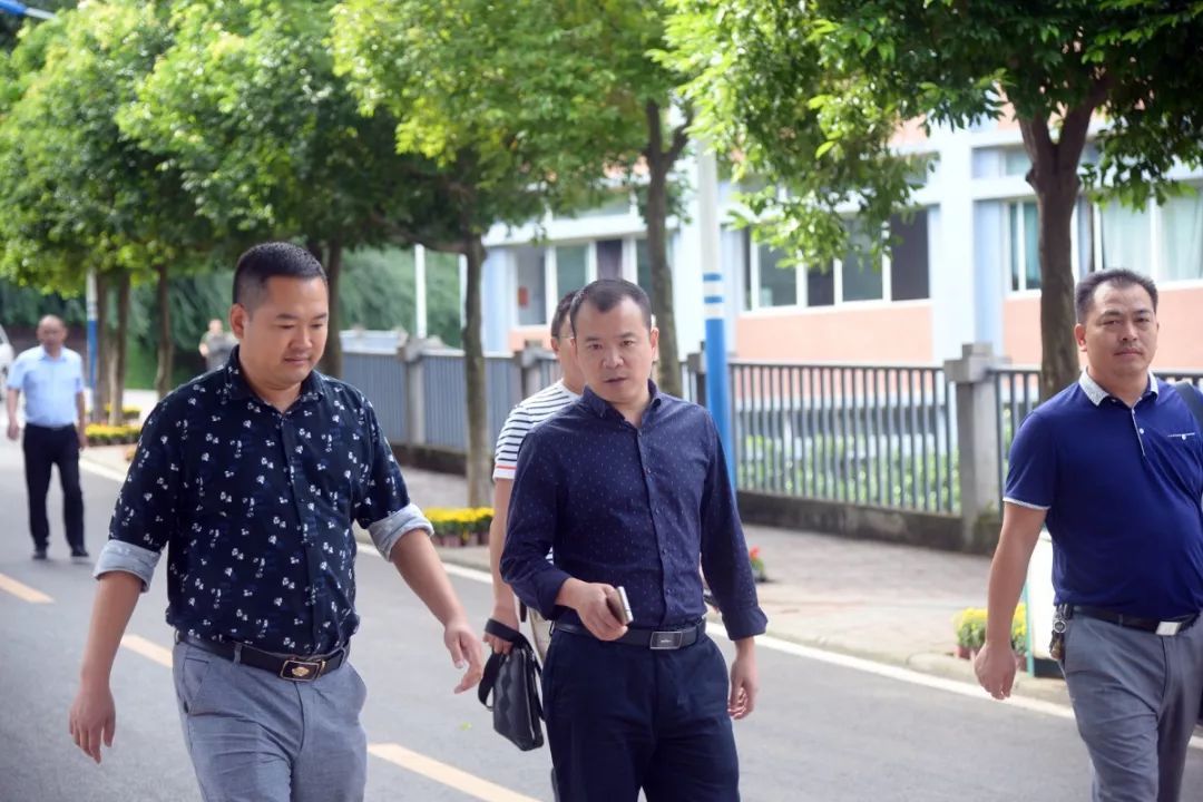 研究生毕业后当老师直接有编制吗,研究生毕业了想当老师怎么办