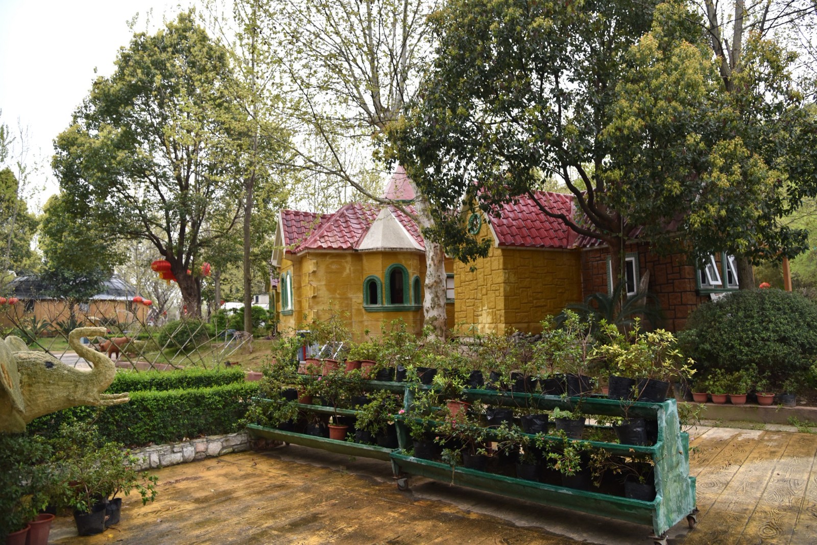 房车雨中露营峨眉山金顶,夜半听细雨