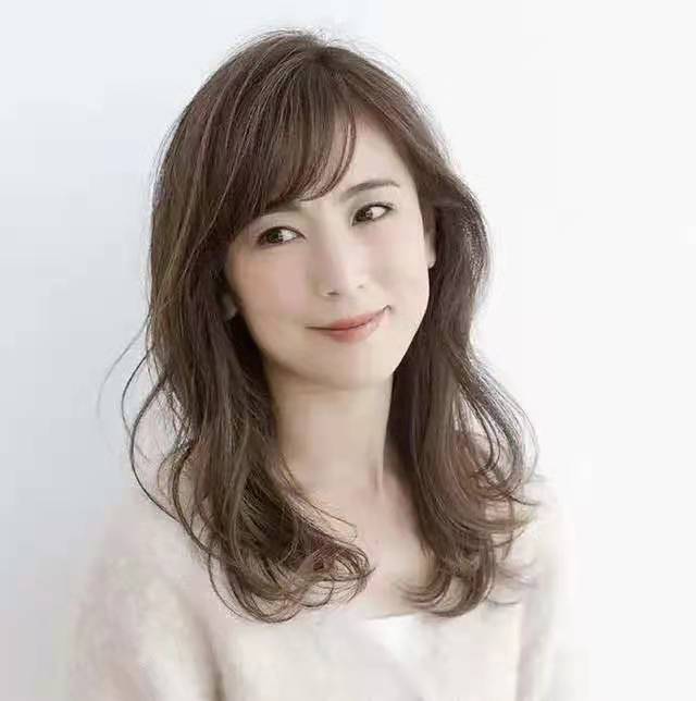 五十岁女人怎样的发型比较适合,适合五十岁女人的短发发型