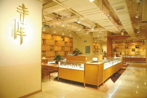 prada北京大秀与米兰大秀,prada回收深圳