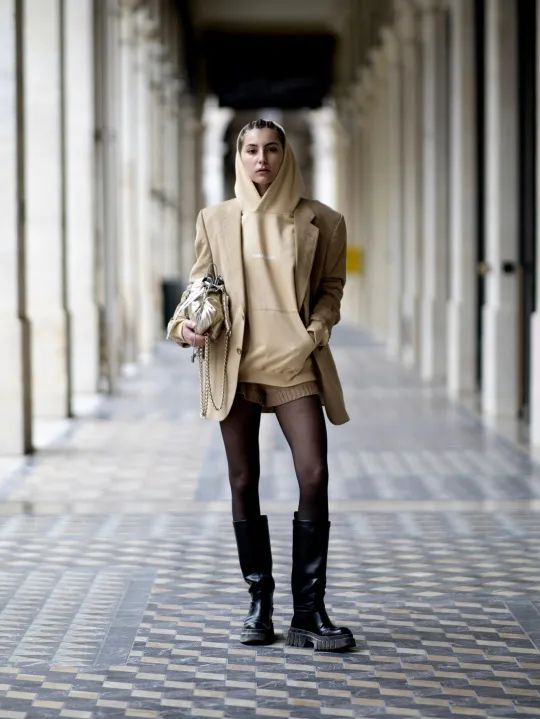 现在的袜子怎么也成了一种时尚,现在的袜子越来越时尚了