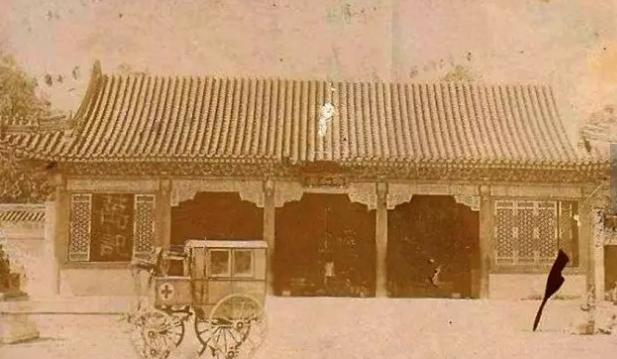 手推车到移动终端，500年来救护车都经历了什么？