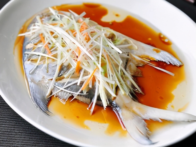 吕小厨清蒸平鱼做法,清蒸平鱼蒸多长时间