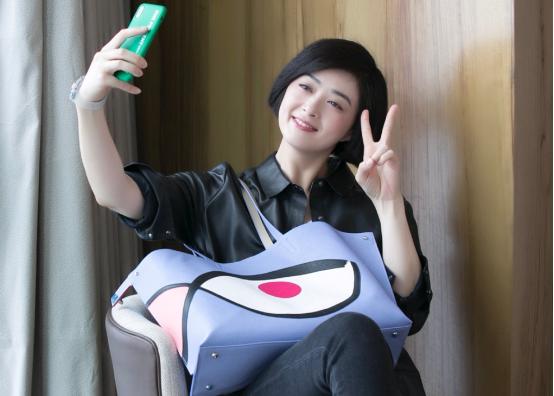 蒋欣上镜显胖的真实对比,蒋欣瘦成肌肉