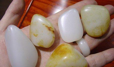 玉石常见的4种鉴定方法,玉石鉴定手电单光好还是三光源好