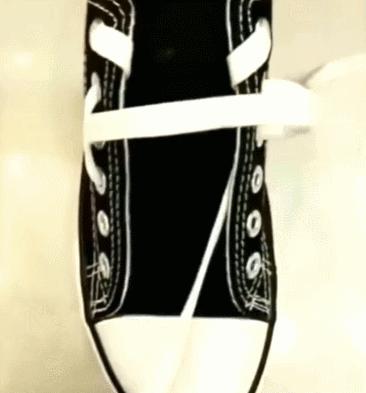 他们将鞋带系成“单身”！眼睛：我会了，手：不，你不会