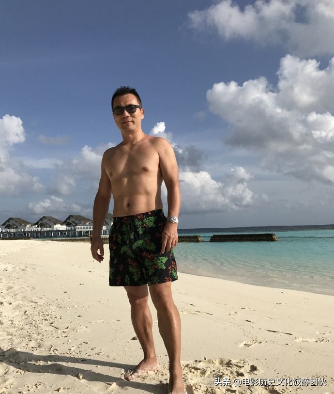 黄健翔经典解说他不是一个人,他不是一个人在战斗黄健翔语录