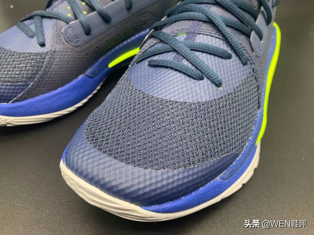 致敬粉丝！鞋面、中底再升级，库里7*开代**箱解读，你觉得如何？