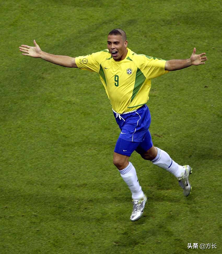 罗纳尔多告别绿茵场,国际足坛致敬罗纳尔多