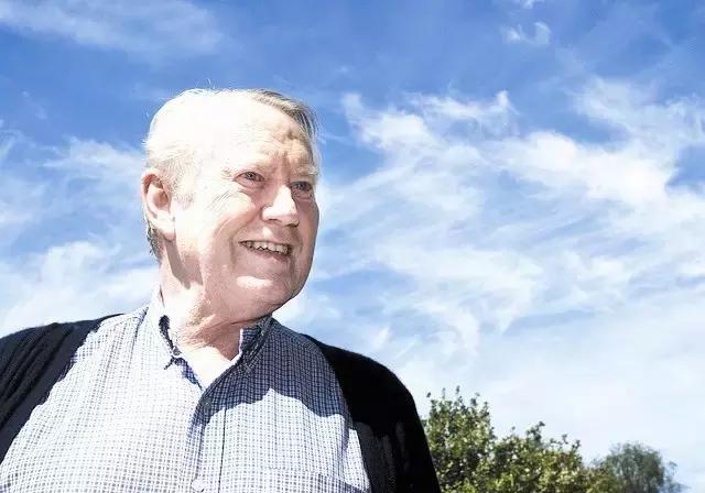 戴15元手表，租一居室，秘密捐出560亿，他活出了上帝的模样！