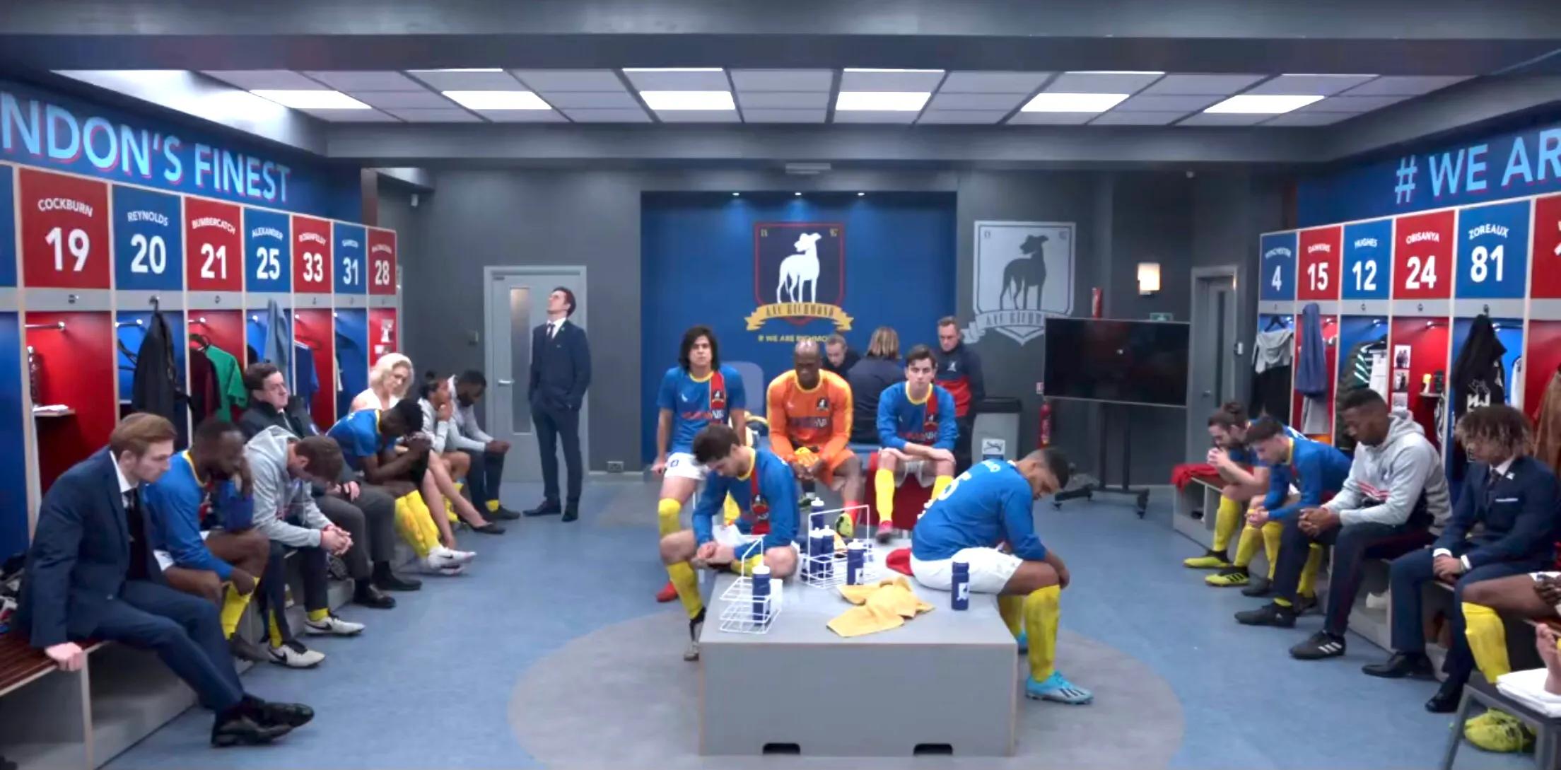 《足球教练》:为了报复频频出轨的前夫,她聘请了美国橄榄球教练