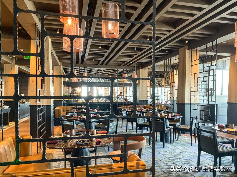 住在广州瑰丽酒店看外面风景,广州瑰丽酒店看到整个广州夜景