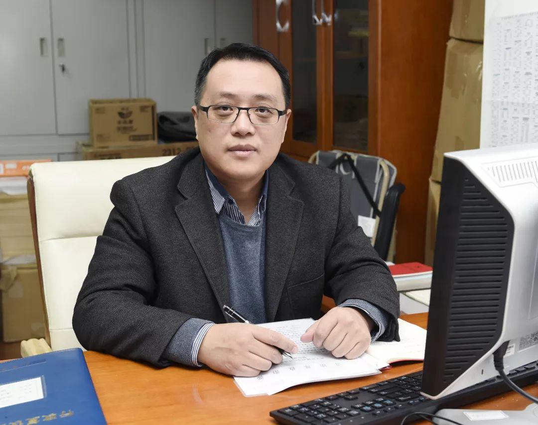 乔装办案只为兑现承诺新时代行政复议人赵德关的初心与坚守