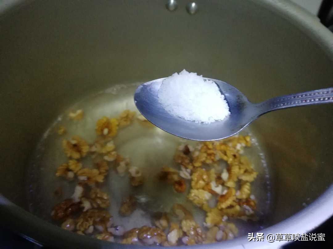 香油炒核桃仁治咳嗽吗,核桃和它一炒3天止咳秒杀止咳药