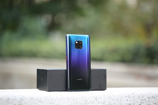 华为折叠屏手机matex要不要贴膜,华为折叠屏手机matex5g版