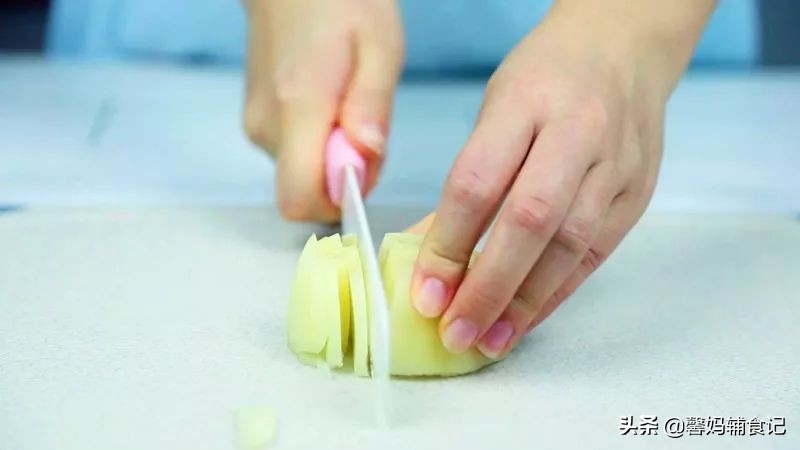 宝宝不爱吃肉怎么补铁 (宝宝不爱吃肉用什么食物可以代替)